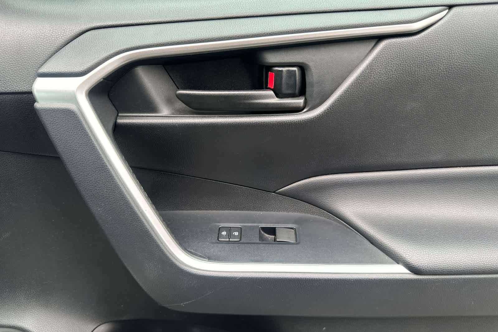 Used 2019 Toyota RAV4 LE w/ Carpet Mat Package FWD image 19