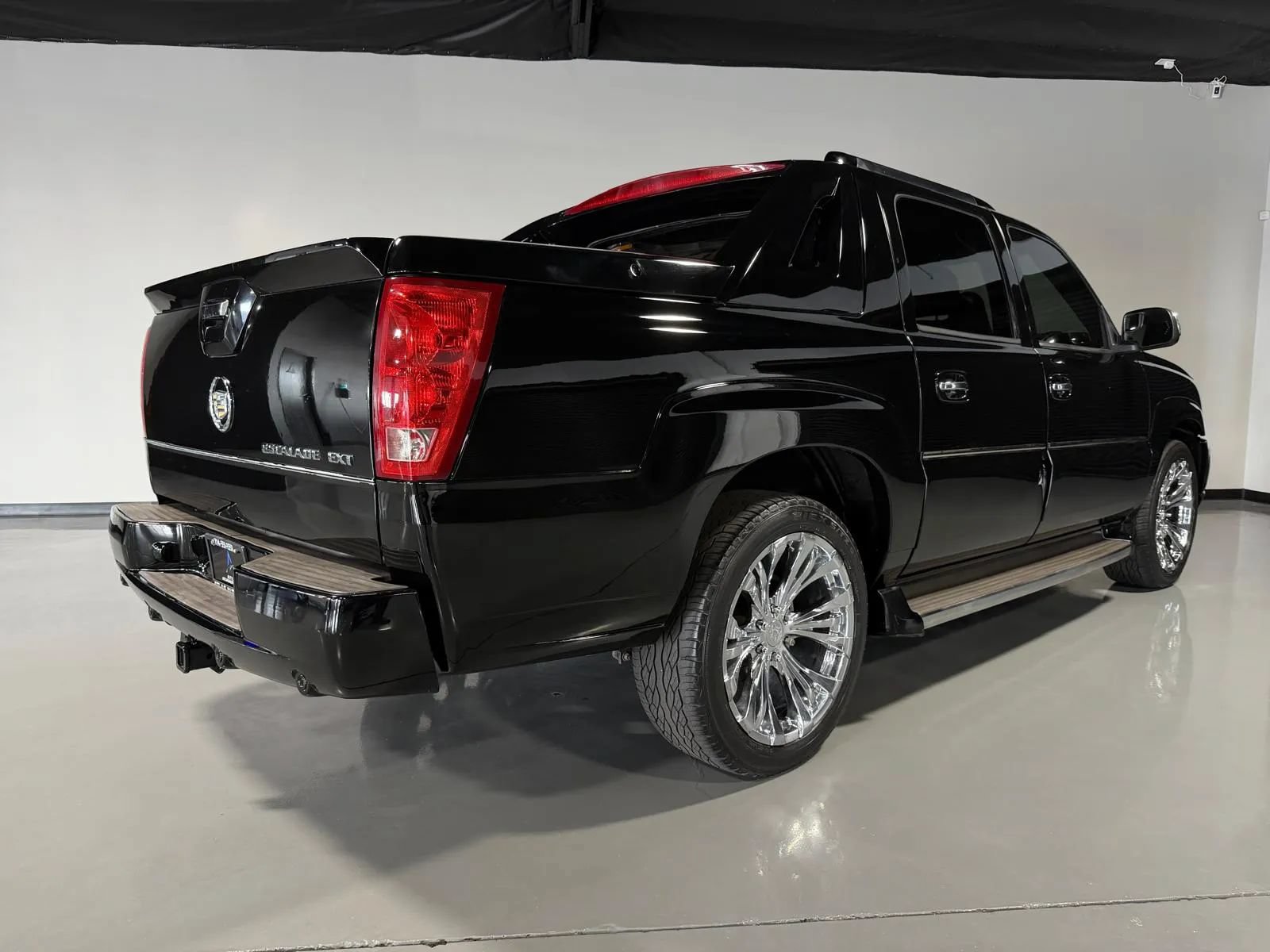 Used 2005 Cadillac Escalade EXT AWD/4WD image 4