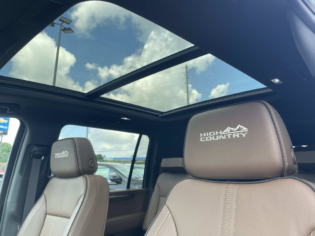 New 2026 Chevrolet Suburban High Country w/ Sun And Tow Package AWD/4WD image 20