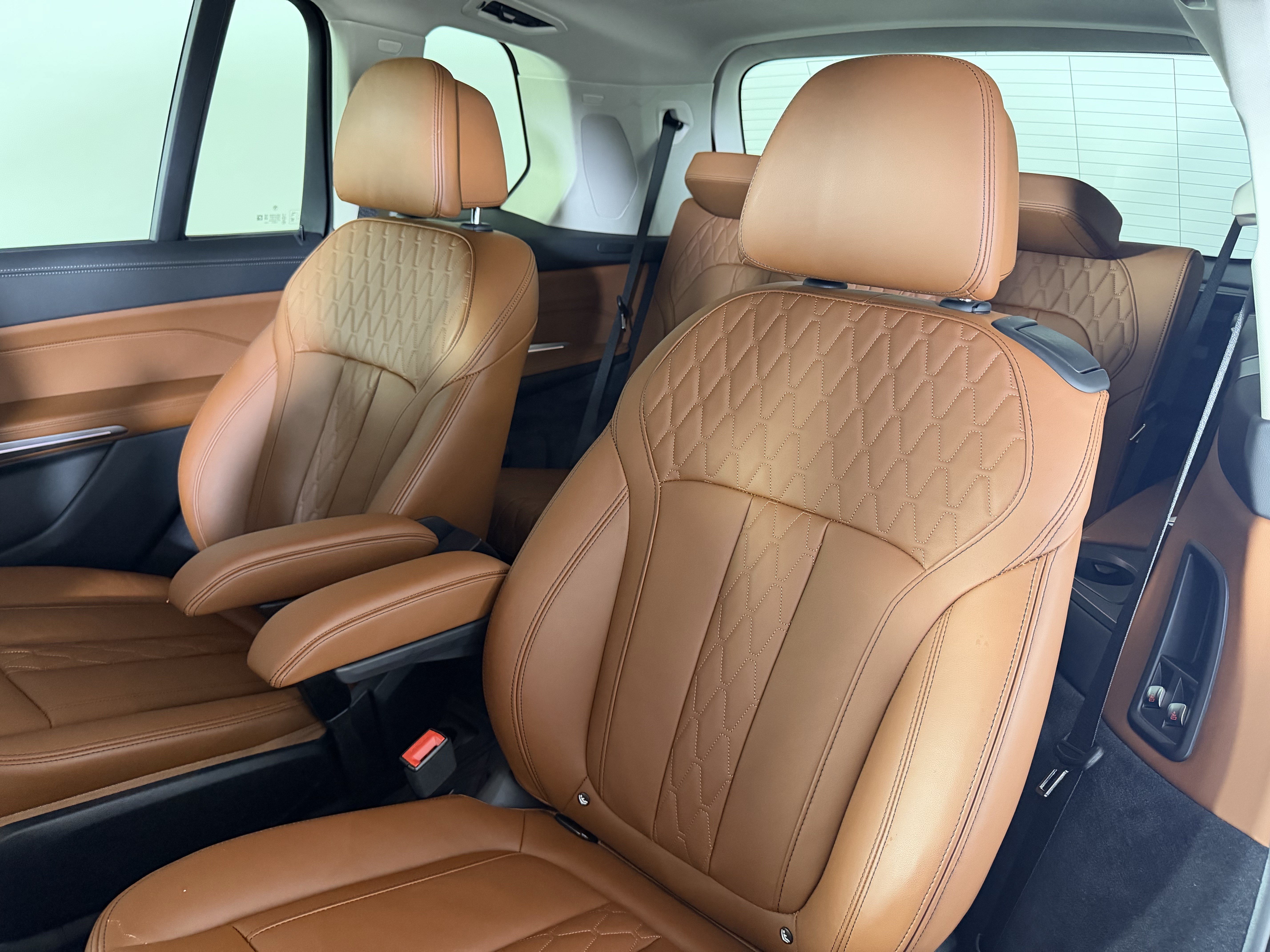 Certified 2025 BMW X7 xDrive40i w/ Executive Package AWD/4WD image 16