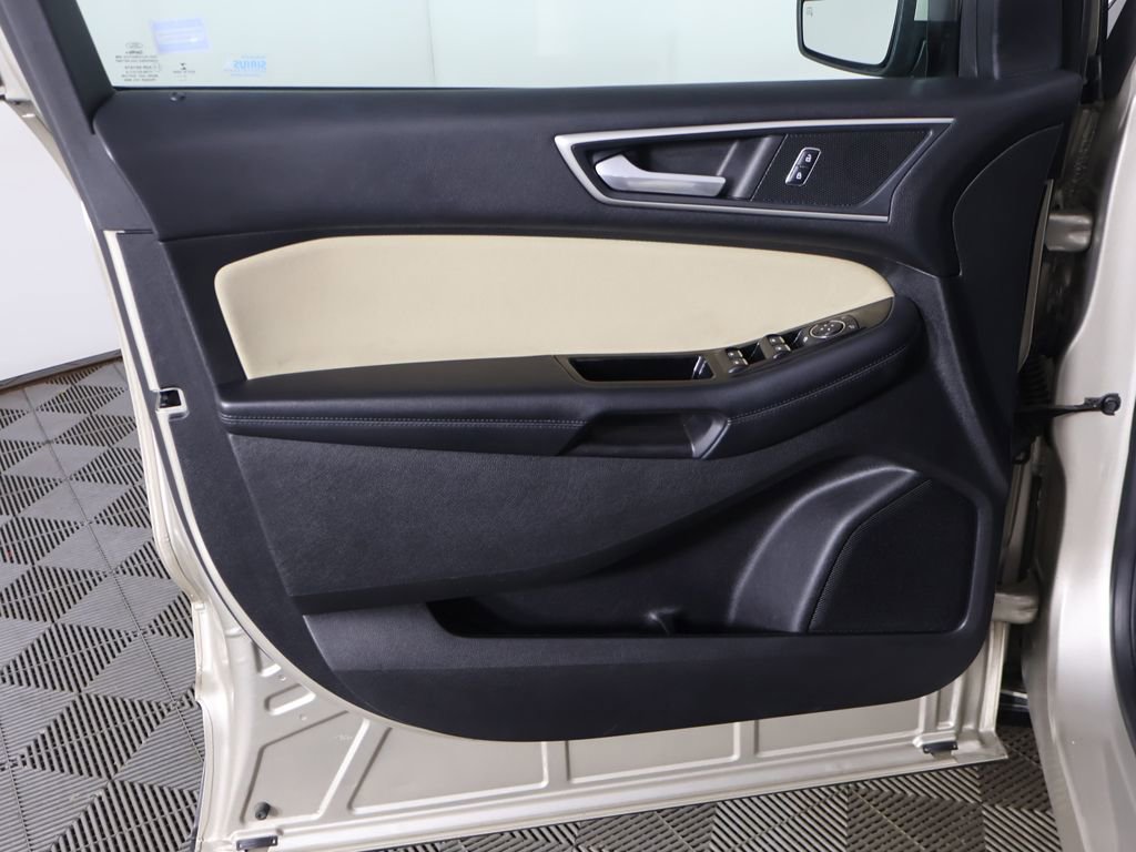 Used 2018 Ford Edge SEL image 17
