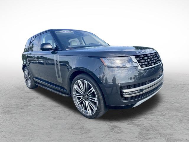 Used 2024 Land Rover Range Rover SE AWD/4WD image 3
