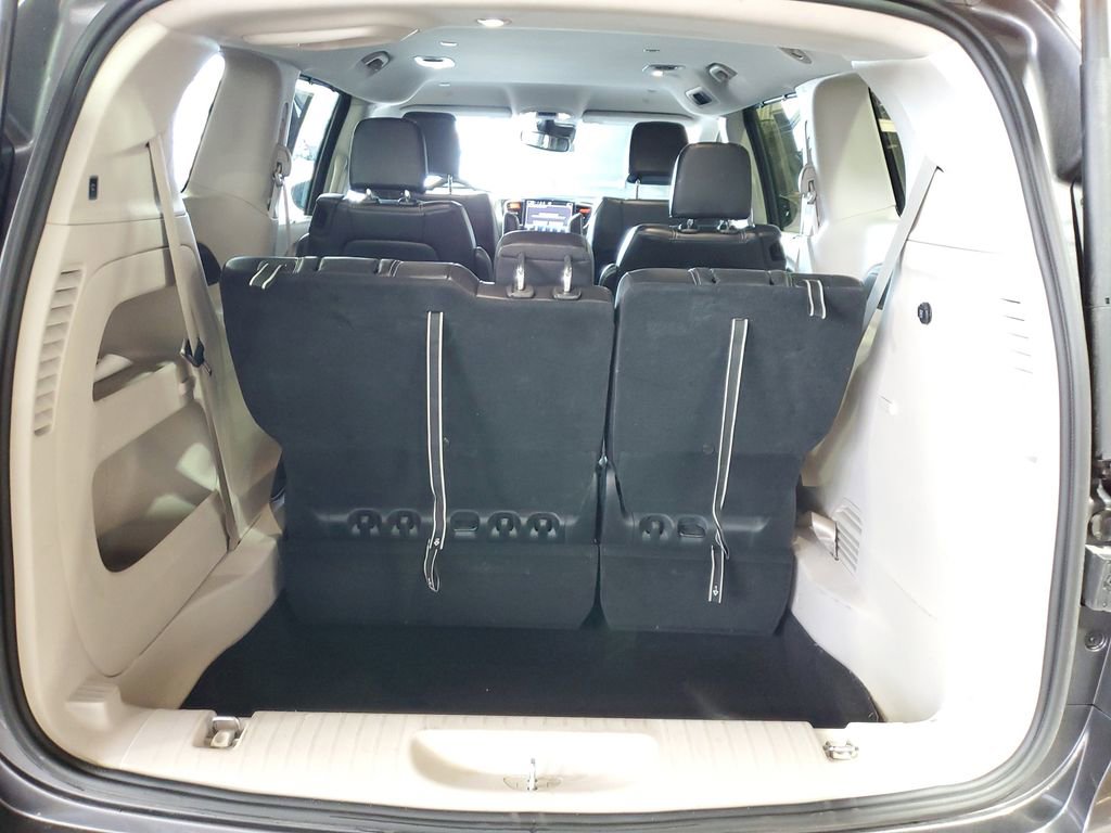 Used 2023 Chrysler Pacifica Touring-L FWD image 7