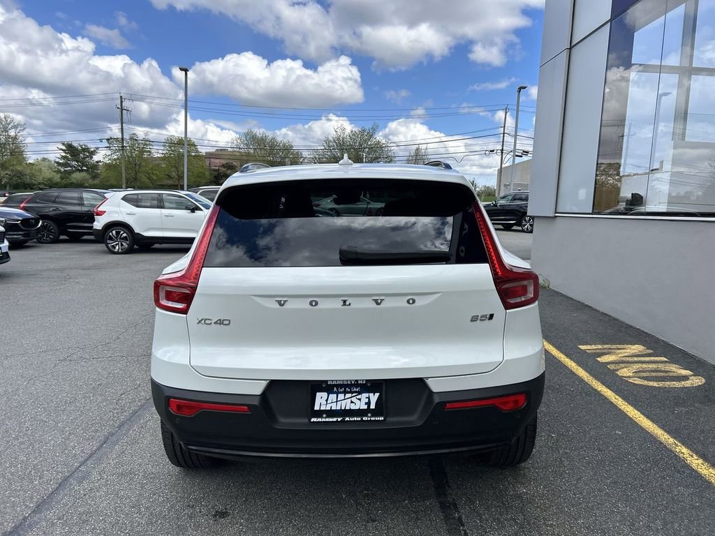 Certified 2023 Volvo XC40 B5 Plus w/ Driver Assist Package image 7