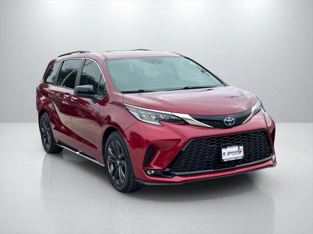 Certified 2022 Toyota Sienna XSE image 3