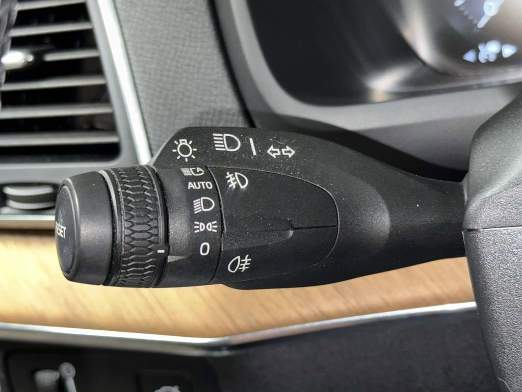 Used 2022 Volvo XC90 T6 Momentum w/ Climate Package image 28
