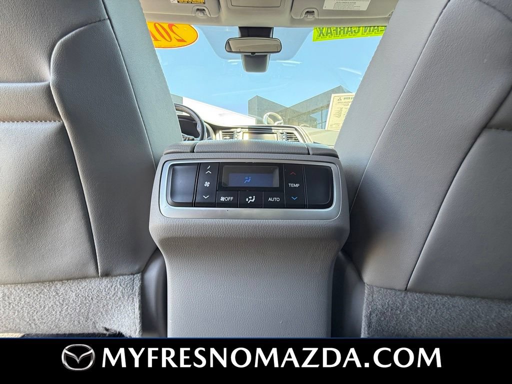 Used 2018 Toyota Highlander Plus w/ Preferred Accessory Package AWD/4WD image 39
