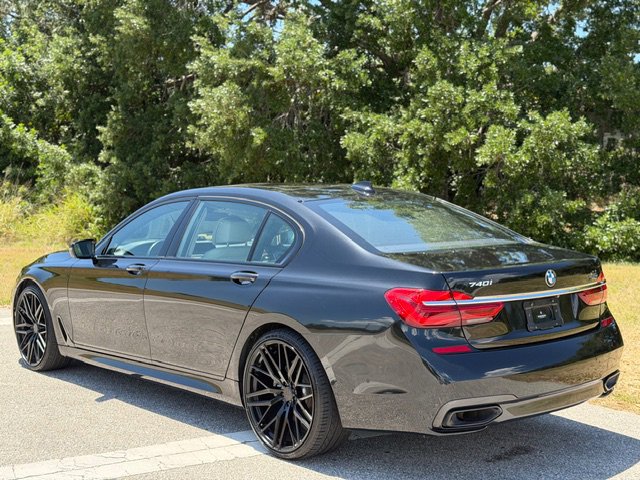 Used 2019 BMW 740i w/ Executive Package RWD image 3