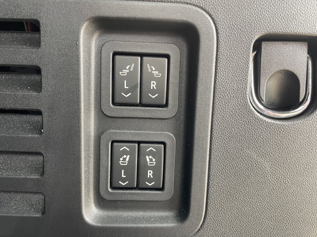 Used 2024 Chevrolet Traverse RS AWD/4WD image 34