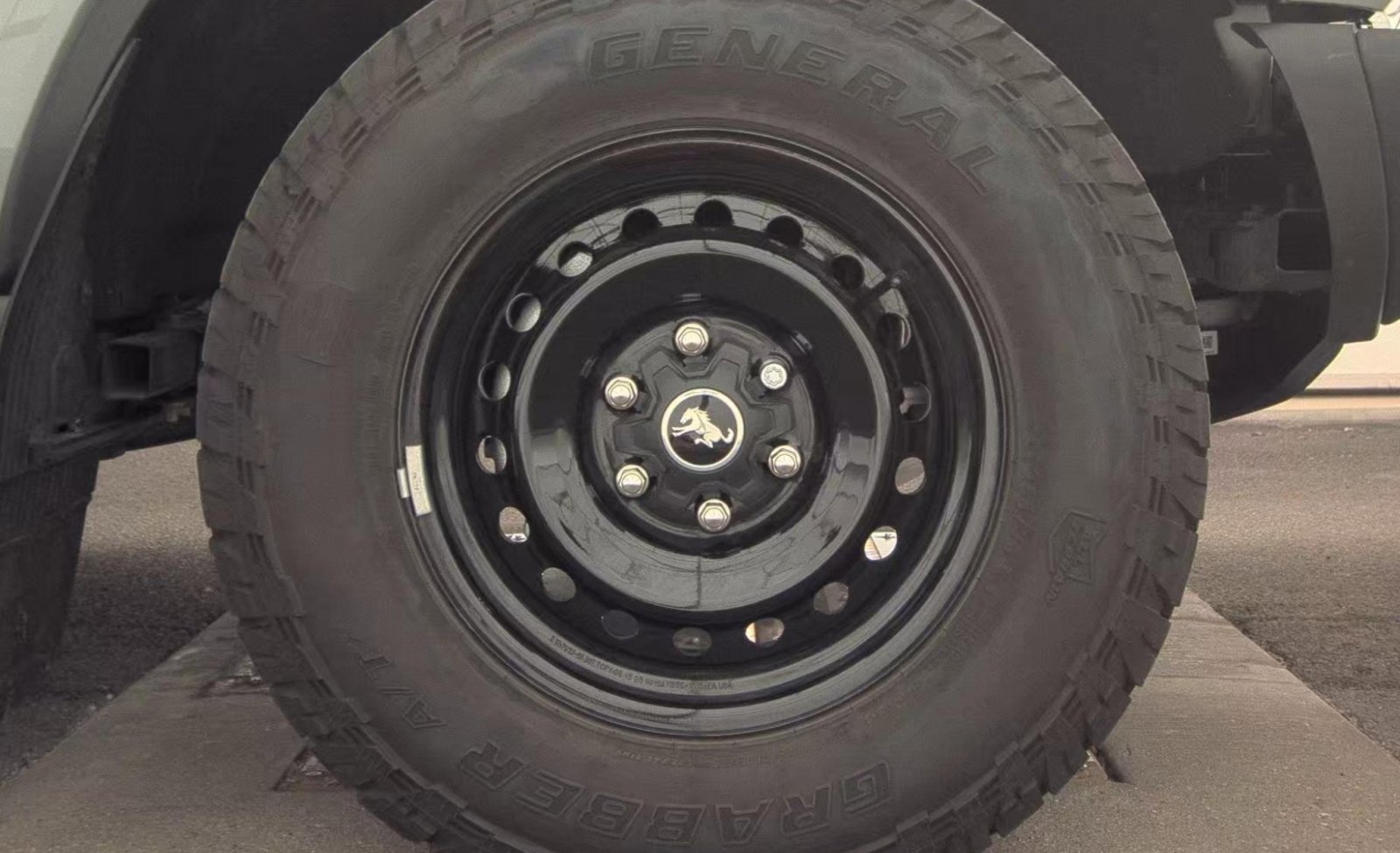 Used 2023 Ford Bronco Black Diamond AWD/4WD image 10