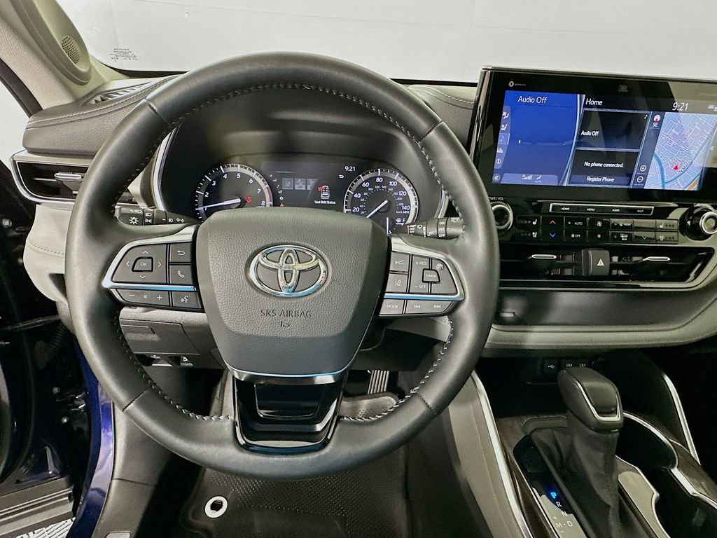 Used 2020 Toyota Highlander Limited image 11