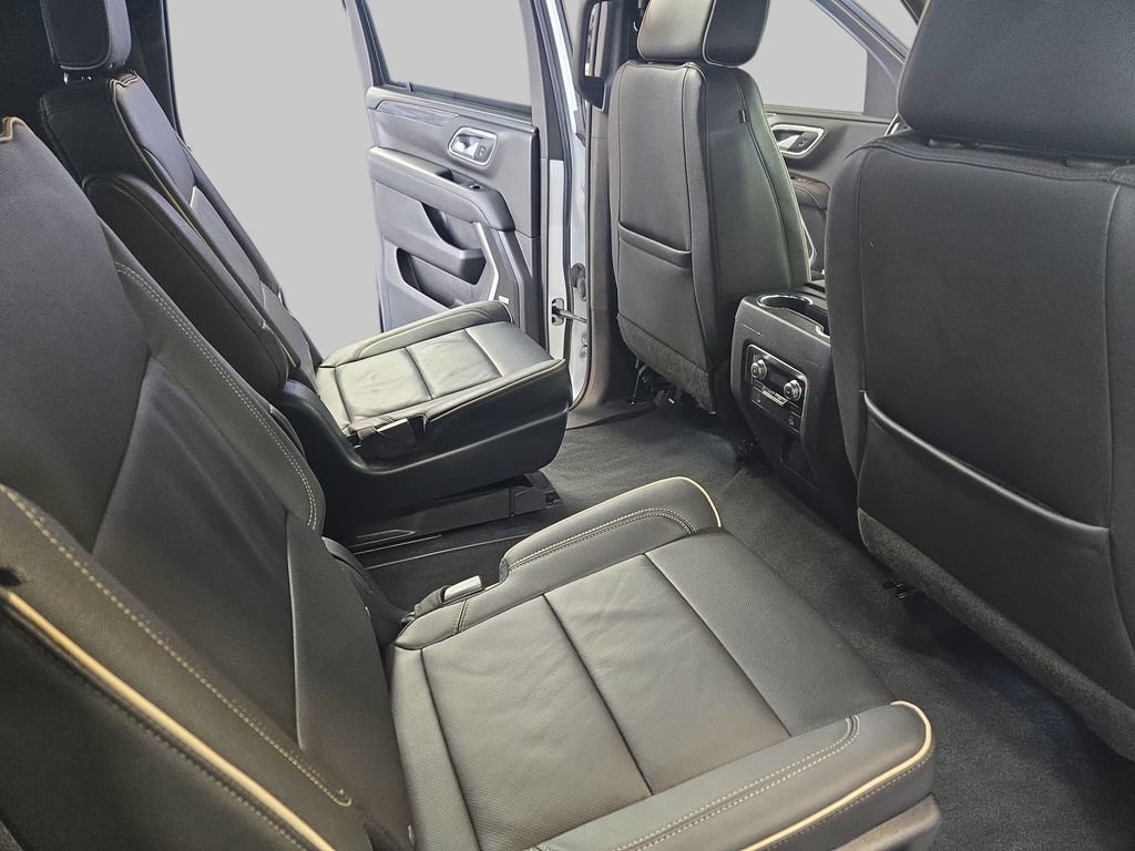 Used 2023 GMC Yukon XL SLT AWD/4WD image 12