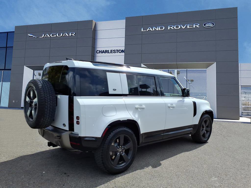 Used 2022 Land Rover Defender 110 X-Dynamic SE image 4