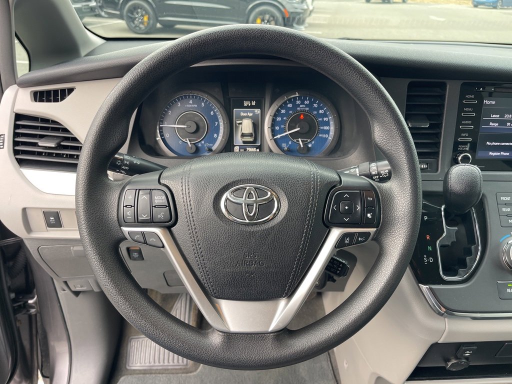 Used 2018 Toyota Sienna LE image 19