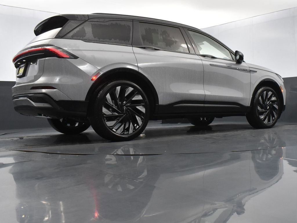 New 2026 Lincoln Nautilus Reserve w/ Jet Appearance Package image 2