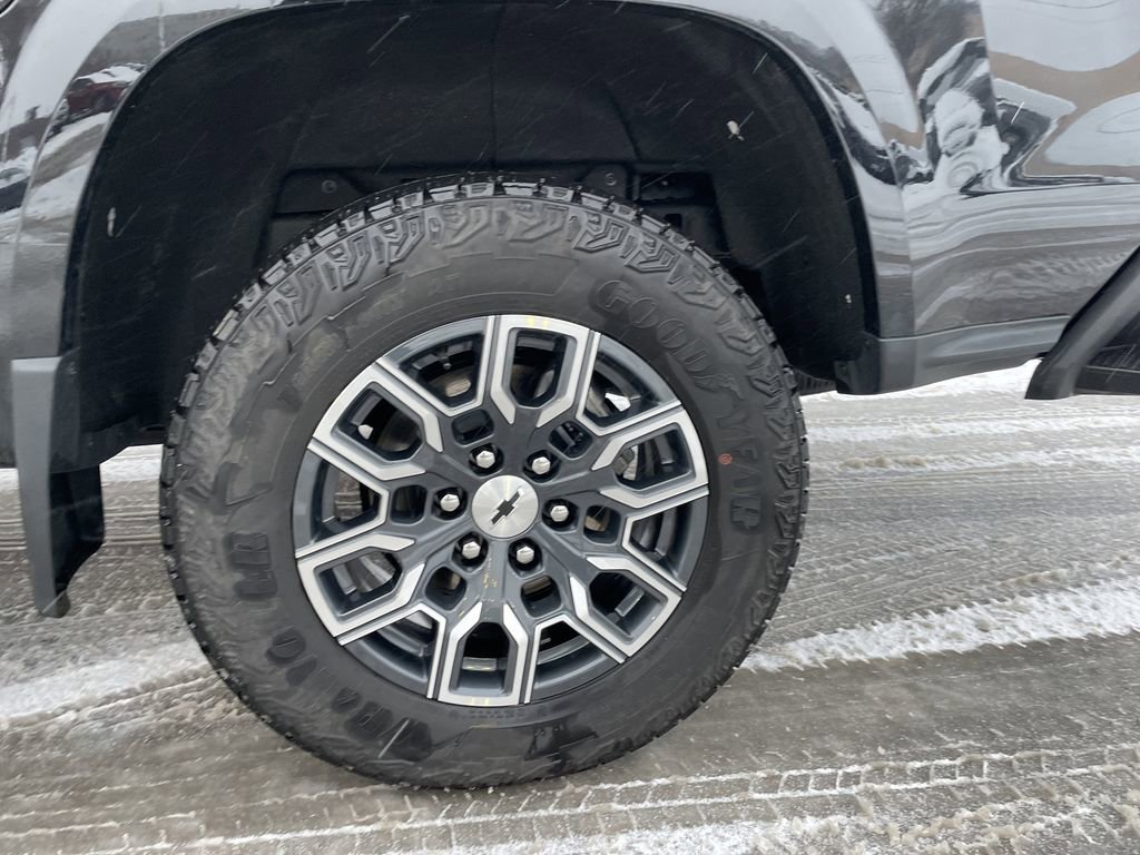 Used 2024 Chevrolet Colorado Z71 w/ Z71 Convenience Package 2 image 13