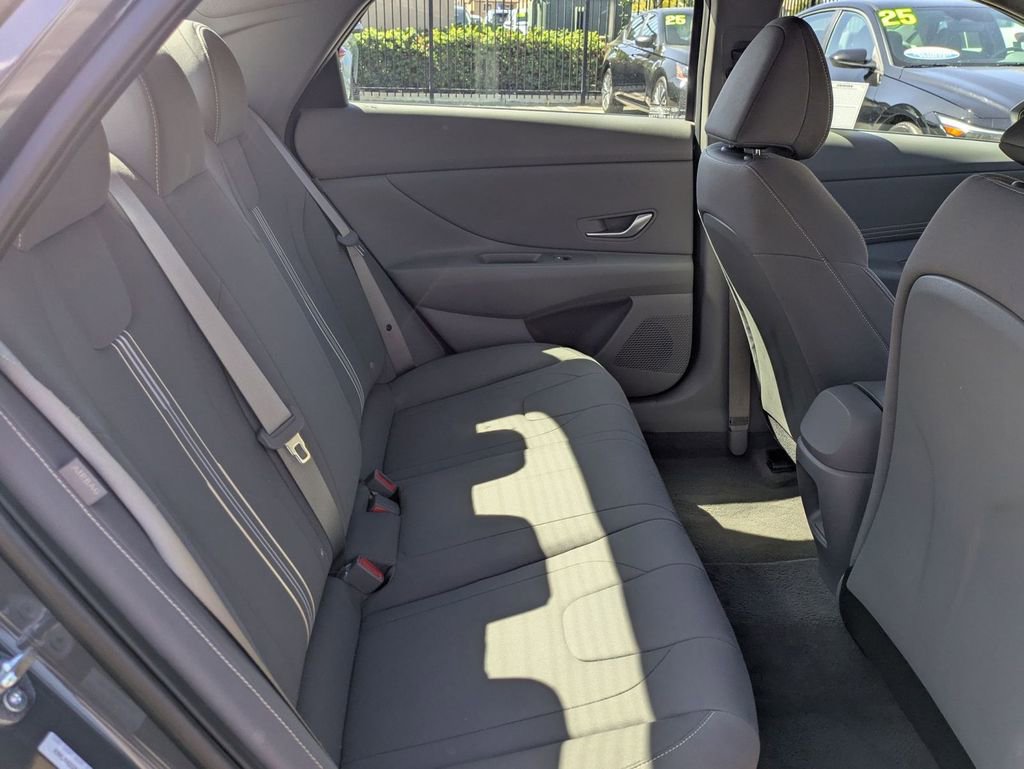 Certified 2025 Hyundai Elantra Sport image 28