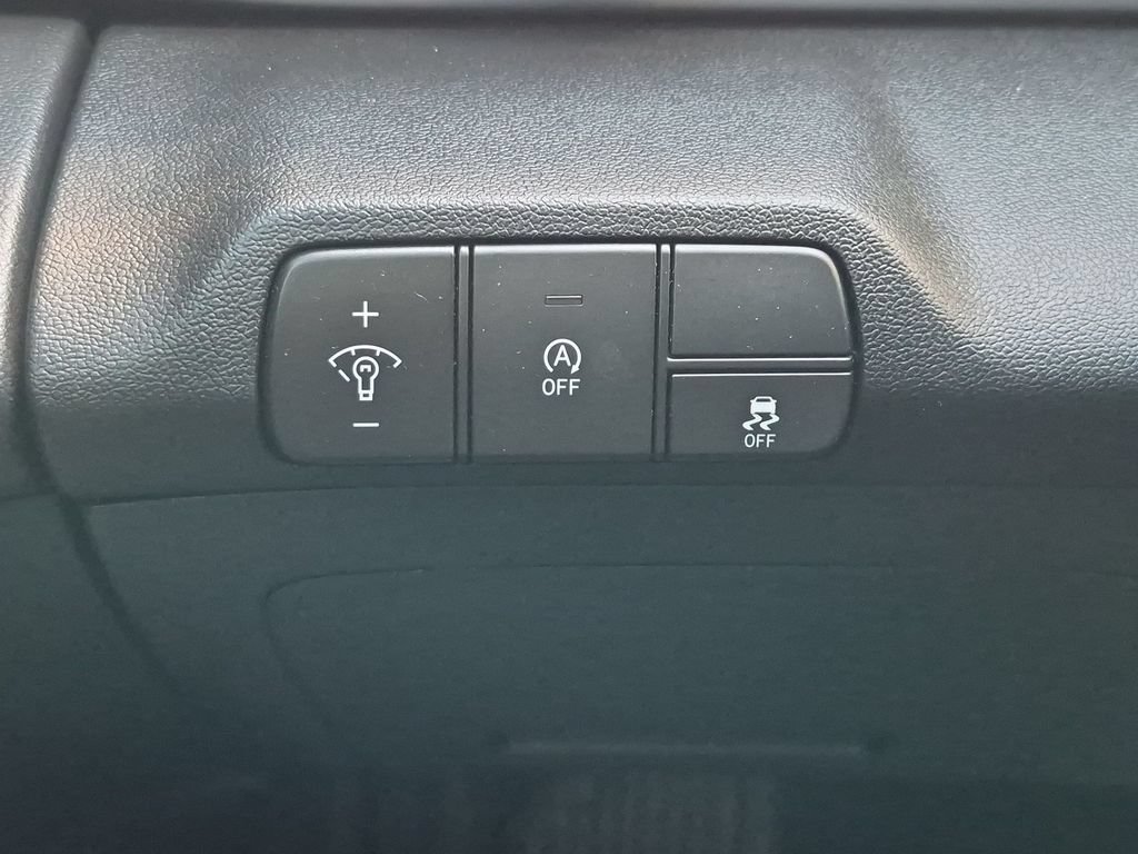 Used 2025 Hyundai Elantra SE FWD image 17