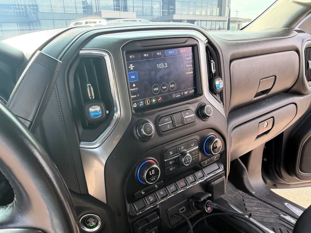 Used 2021 Chevrolet Silverado 1500 LT Trail Boss w/ Convenience Package II AWD/4WD image 6