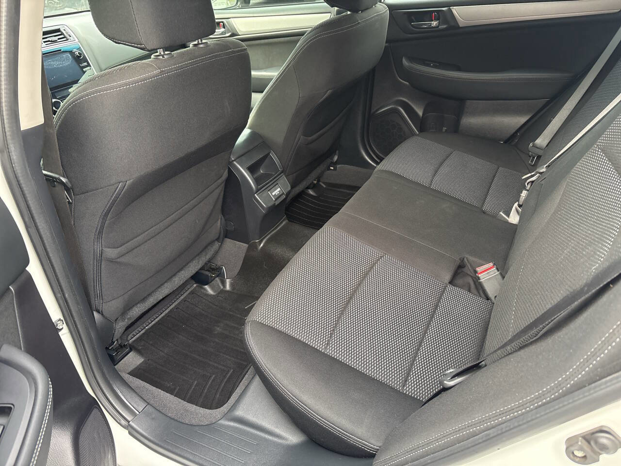 Used 2018 Subaru Outback 2.5i Premium image 7