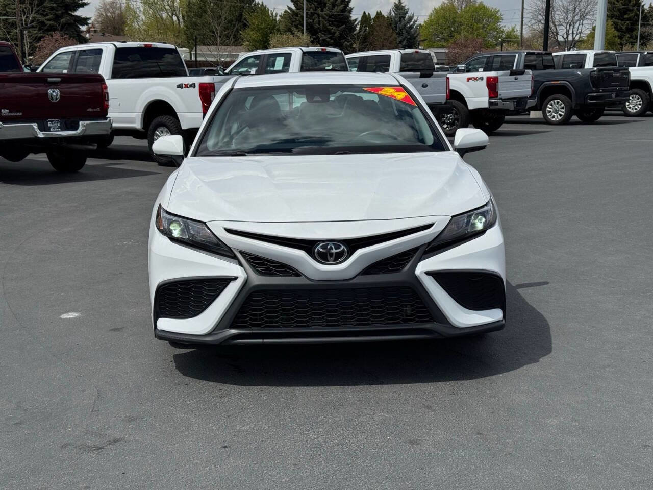 Used 2024 Toyota Camry SE FWD image 2