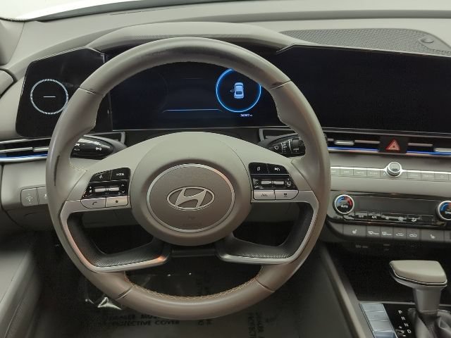 Used 2025 Hyundai Elantra SEL FWD image 22