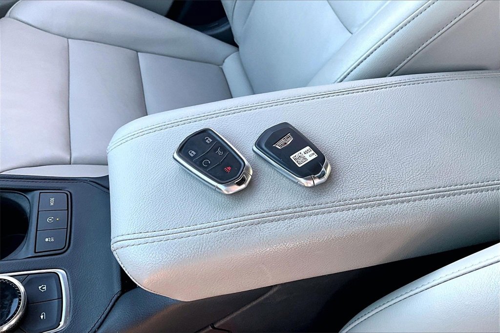 Used 2023 Cadillac XT4 Luxury w/ Cold Weather Package image 10