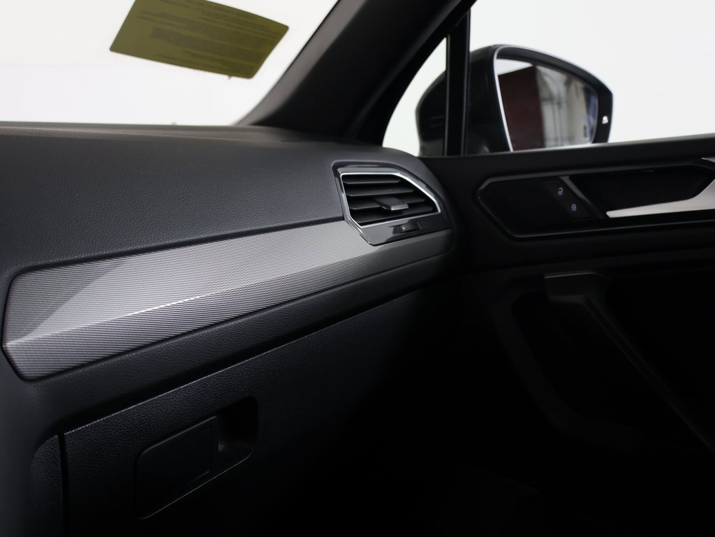 Used 2023 Volkswagen Tiguan SE R-Line image 9