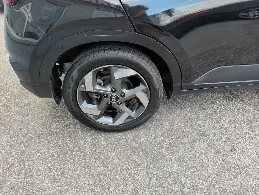 Used 2022 Hyundai Venue SEL FWD image 10