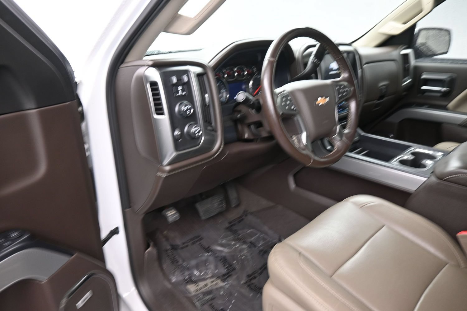 Used 2018 Chevrolet Silverado 1500 LTZ Z71 w/ LTZ Plus Package AWD/4WD image 12