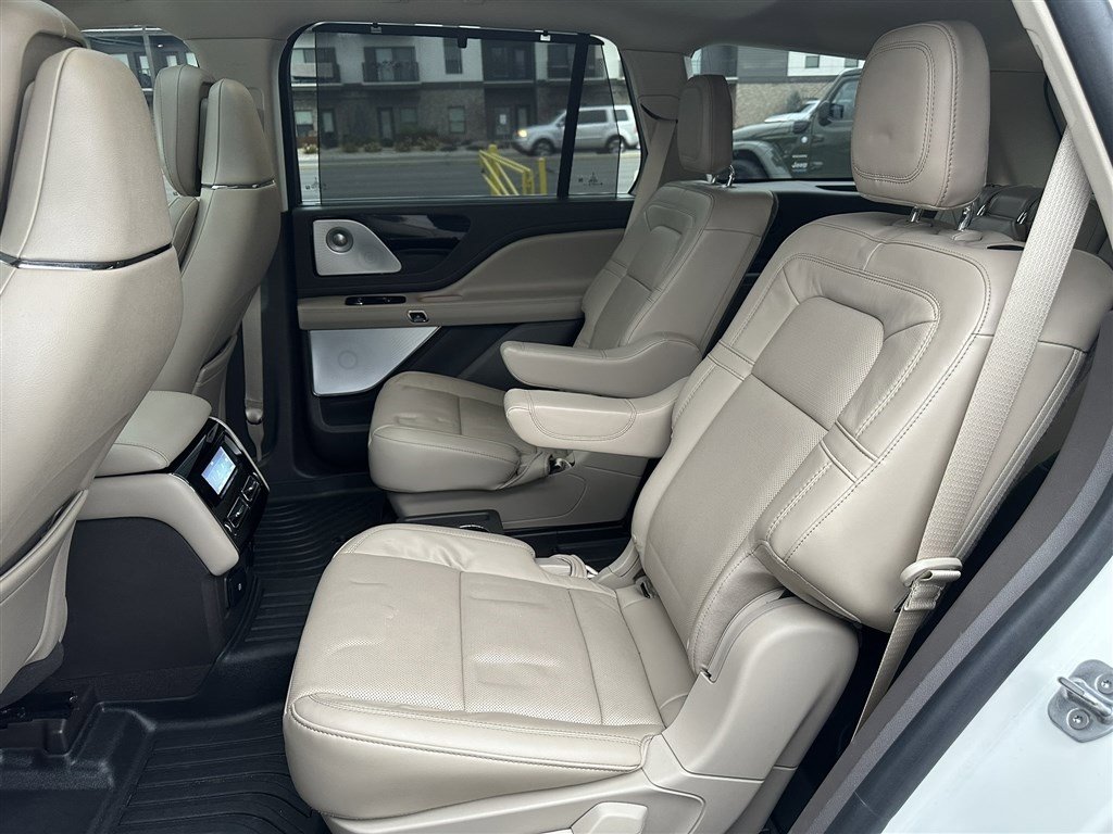 Used 2022 Lincoln Aviator Reserve w/ Equipment Group 201A image 24