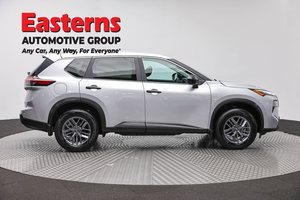 Used 2024 Nissan Rogue S AWD/4WD image 4