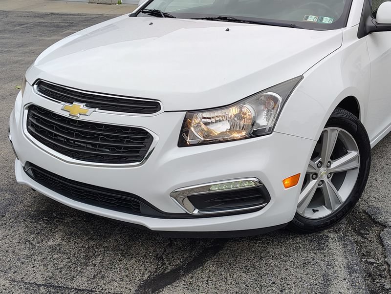 Used 2015 Chevrolet Cruze LT FWD image 2