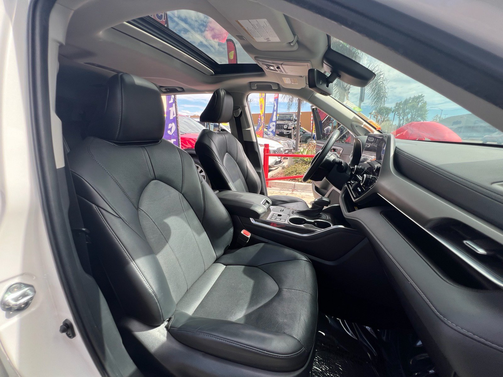 Used 2023 Toyota Highlander Limited FWD image 47