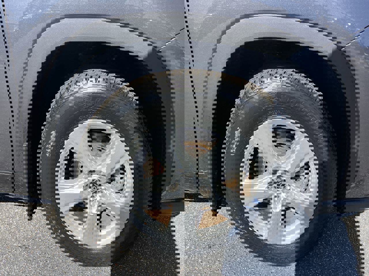 Used 2024 Toyota Highlander LE AWD/4WD image 13