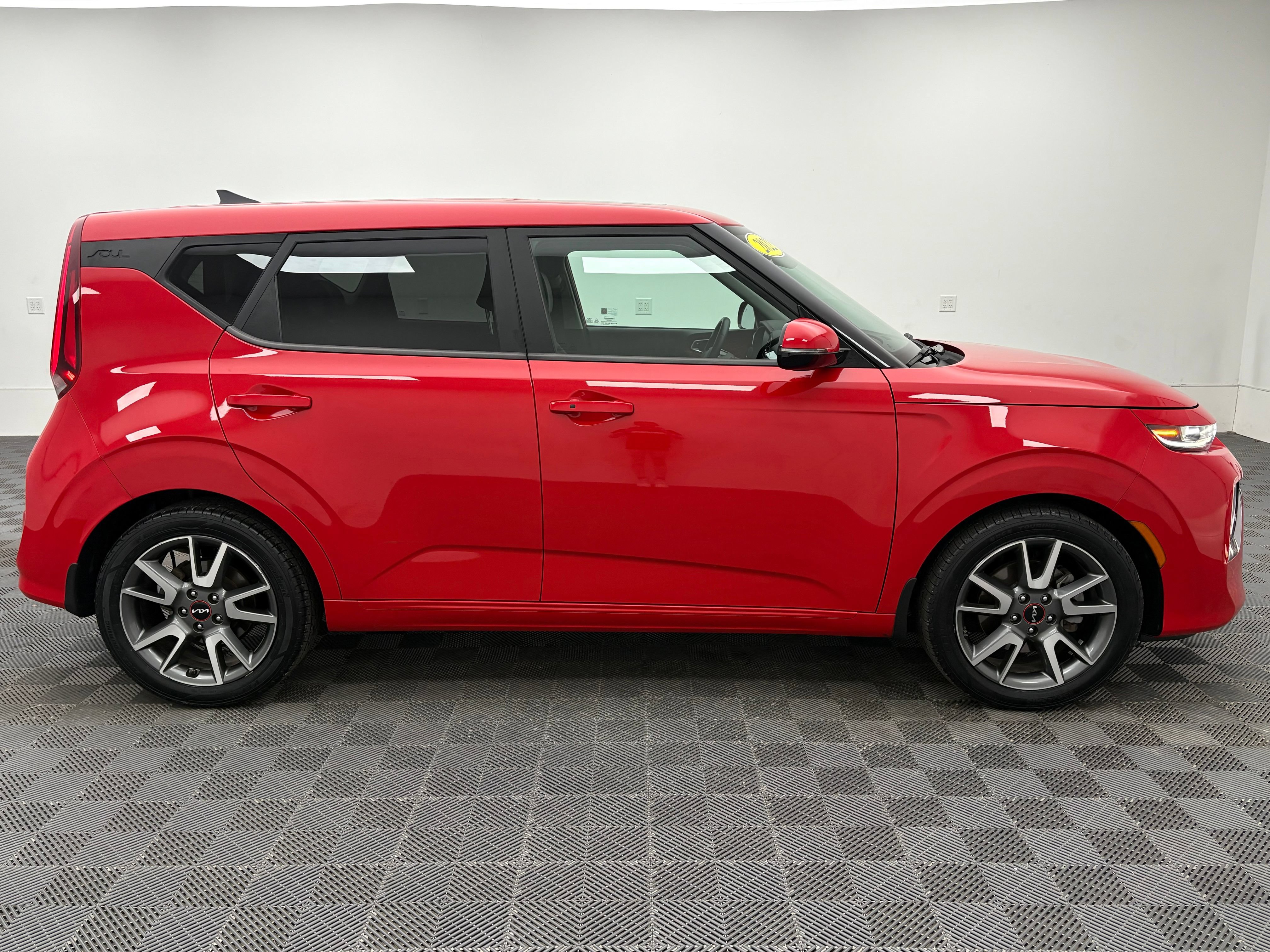 Used 2022 Kia Soul Turbo FWD image 7