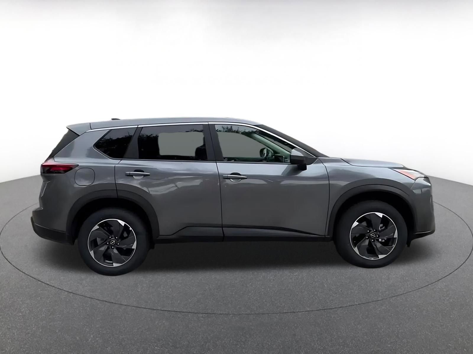 Used 2025 Nissan Rogue SV FWD image 16