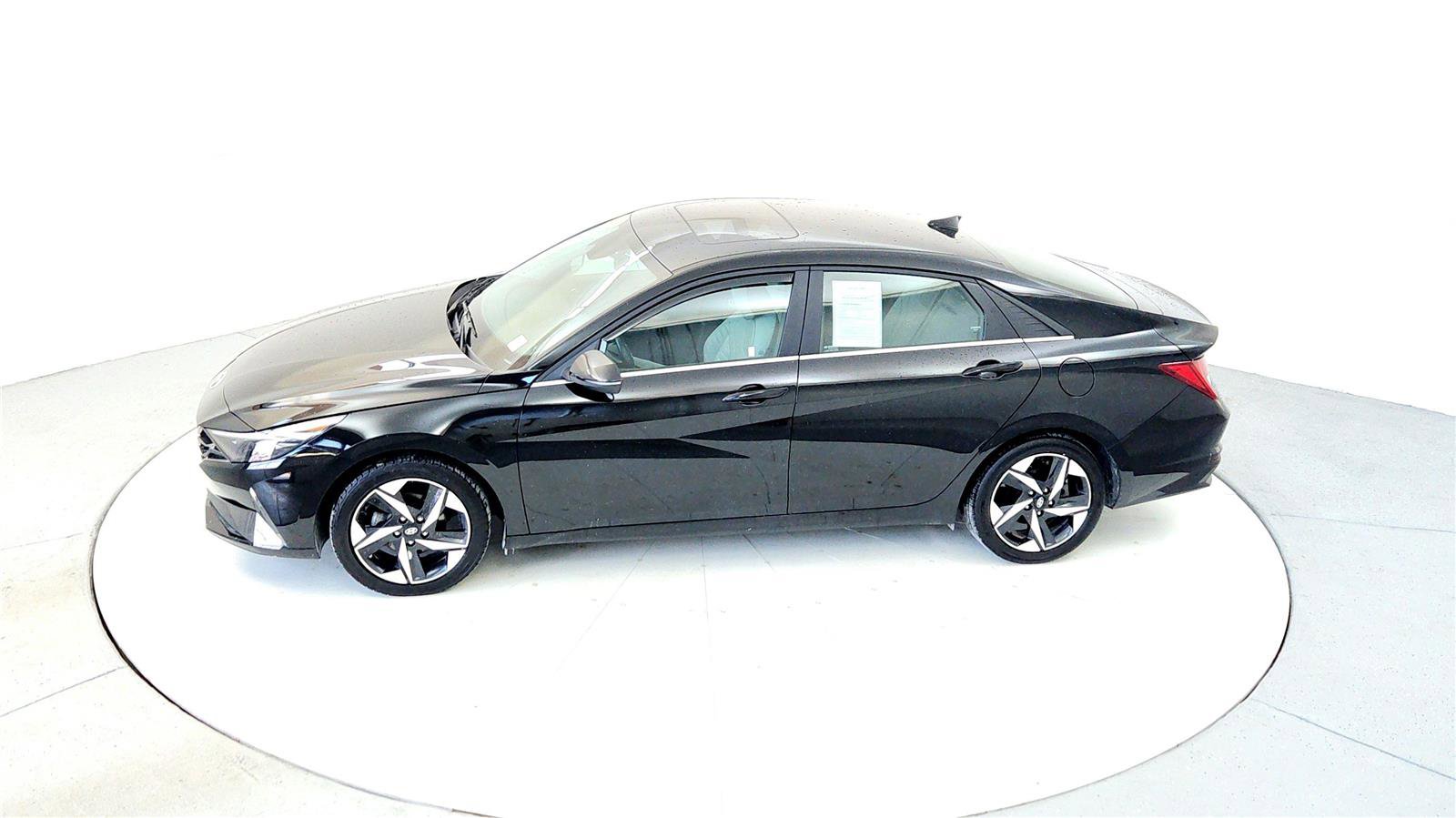 Used 2023 Hyundai Elantra Limited image 15
