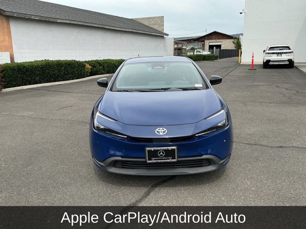 Used 2025 Toyota Prius LE FWD image 3