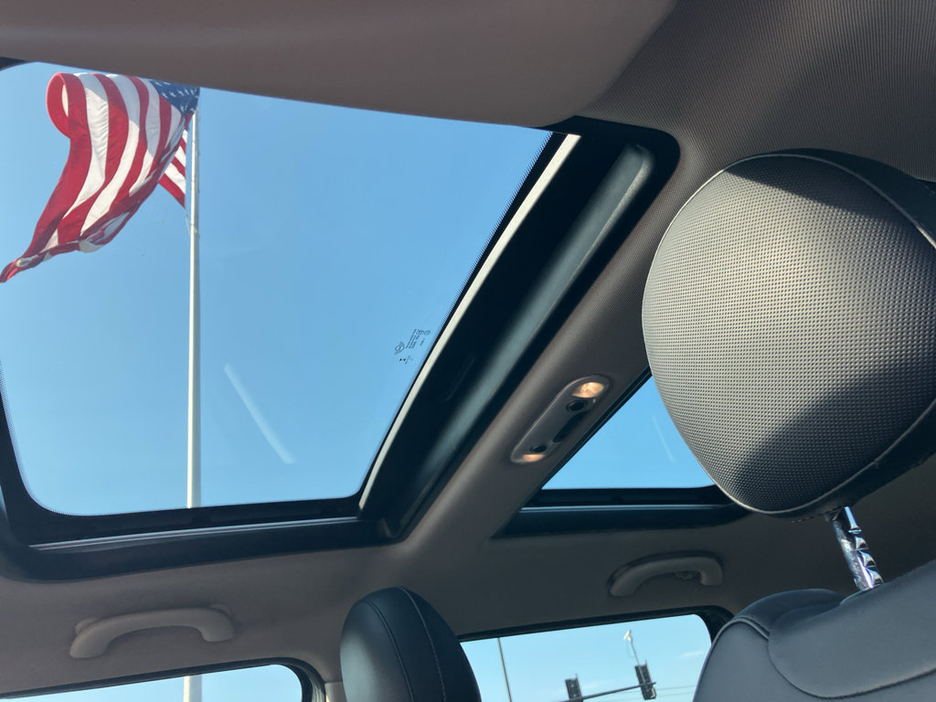 Used 2019 MINI Cooper Clubman S w/ Premium Package image 24