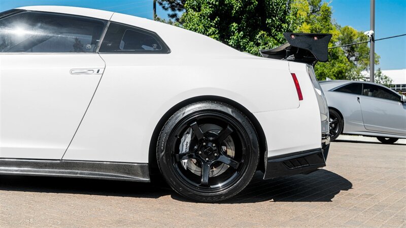 Used 2010 Nissan GT-R Premium AWD/4WD image 12