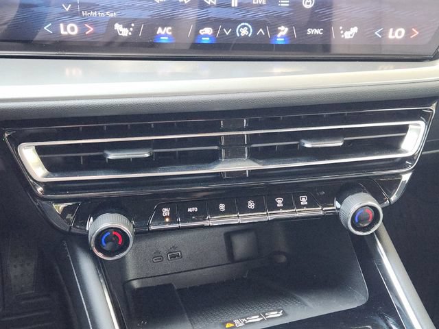 Used 2026 Chevrolet Traverse LT FWD image 21