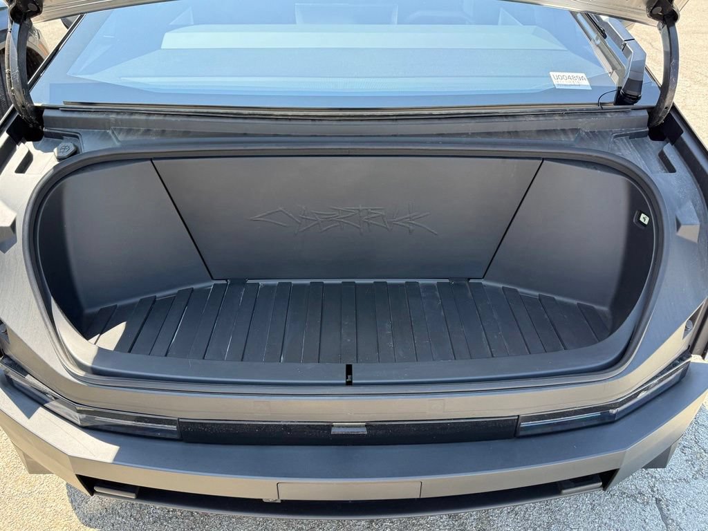 Used 2024 Tesla Cybertruck AWD Crew Cab image 33