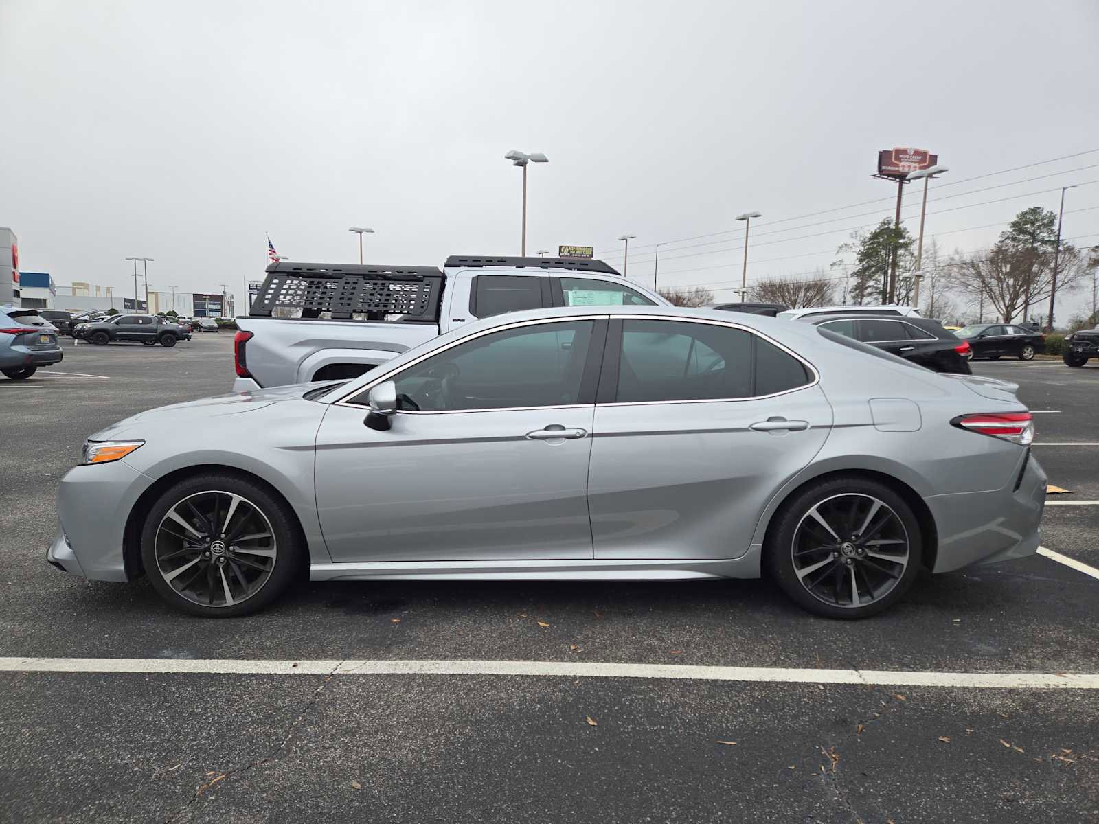 Used 2020 Toyota Camry XSE image 4