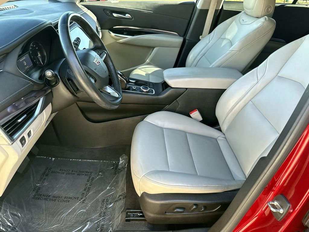 Used 2023 Cadillac XT4 Luxury w/ Cold Weather Package FWD image 23