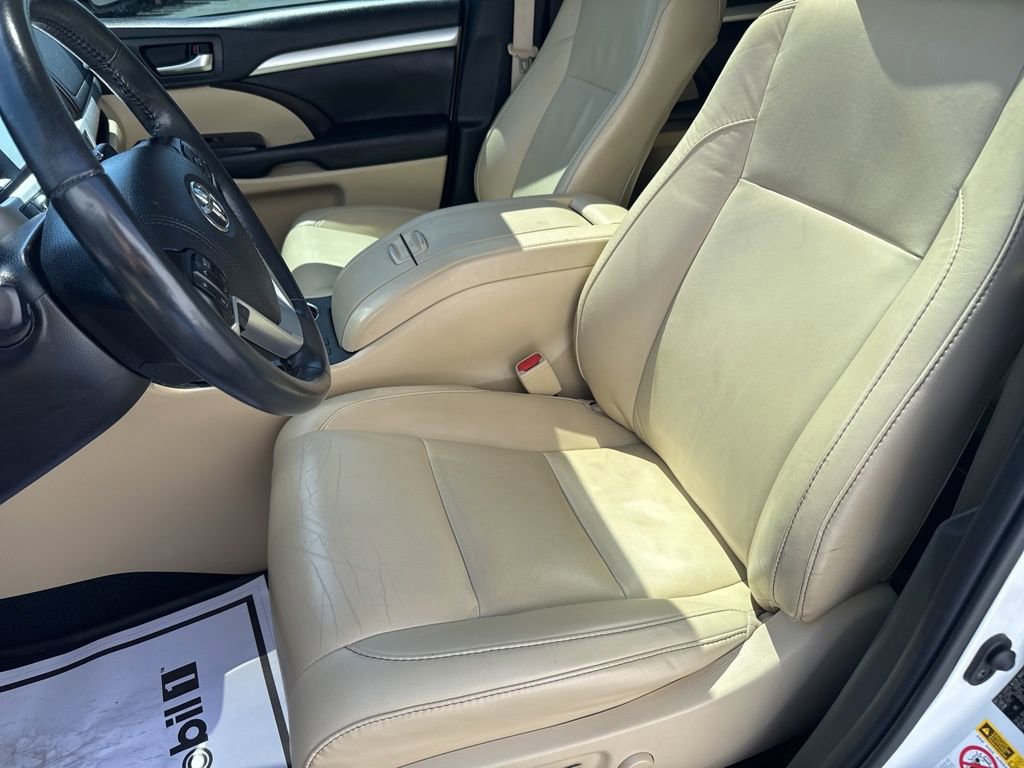 Used 2019 Toyota Highlander XLE AWD/4WD image 17