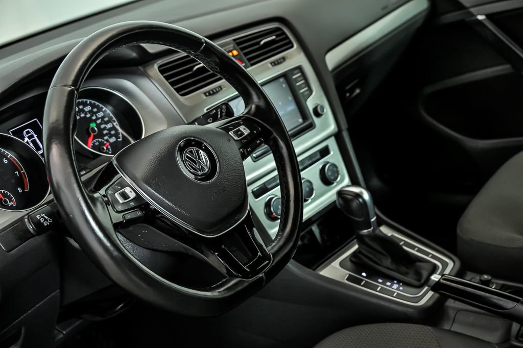 Used 2016 Volkswagen Golf S image 15