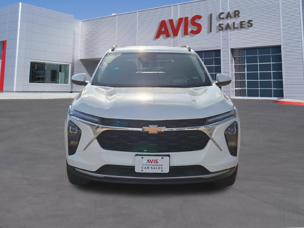 Used 2026 Chevrolet Trax LT FWD image 2