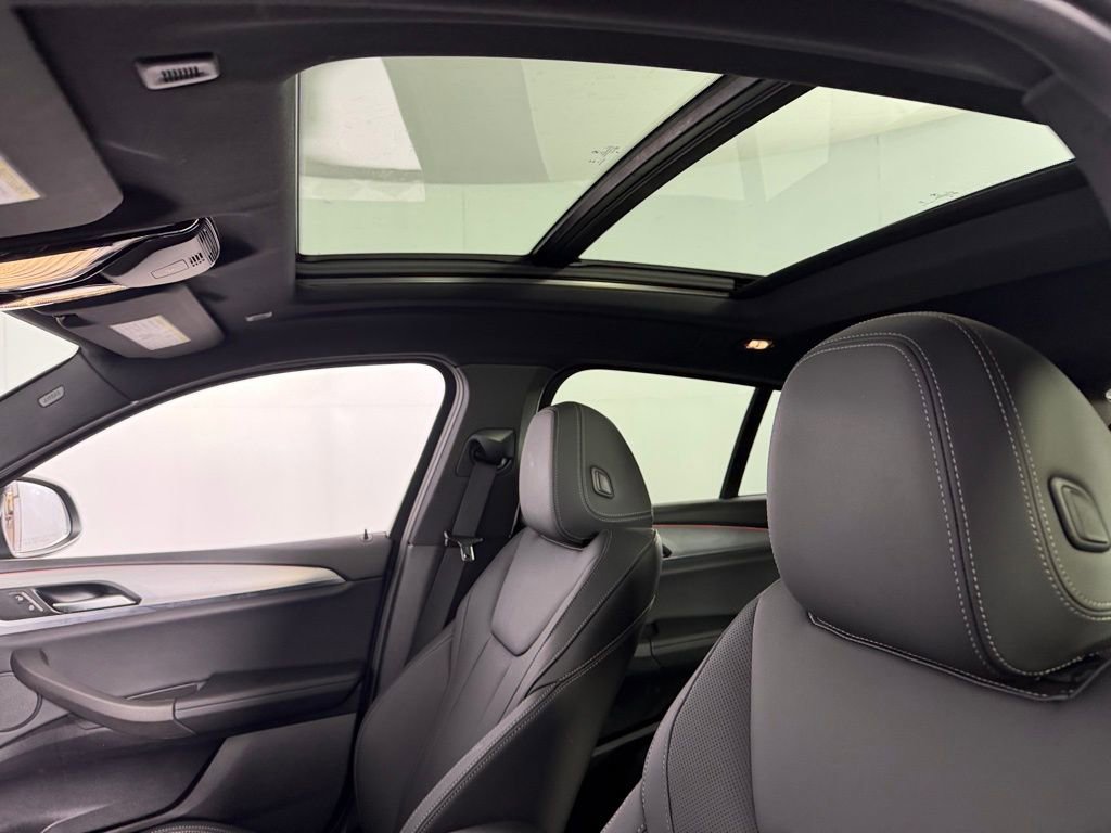 Used 2025 BMW X4 xDrive30i image 24