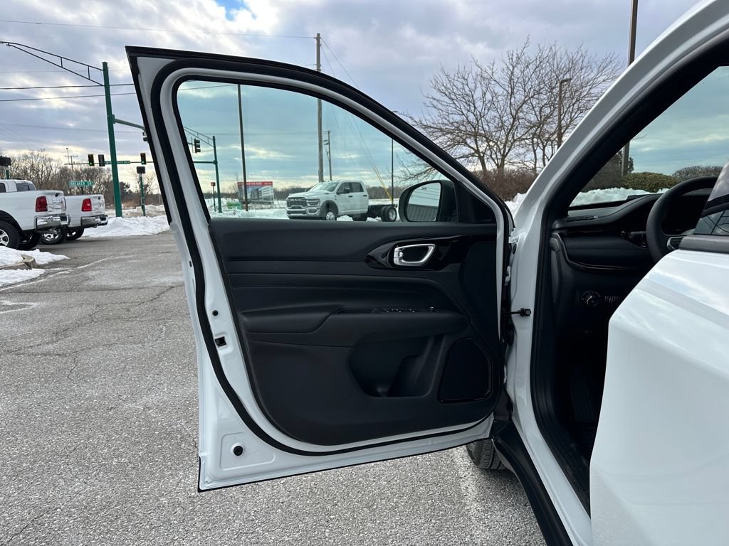 New 2026 Jeep Compass Latitude AWD/4WD image 23